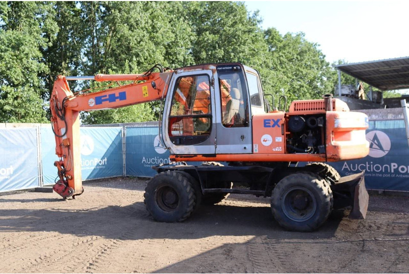 Fiat Hitachi EX 165W - Pelle sur pneus: photos 3 Fiat Hitachi EX 165W - Pelle sur pneus: photos 3
