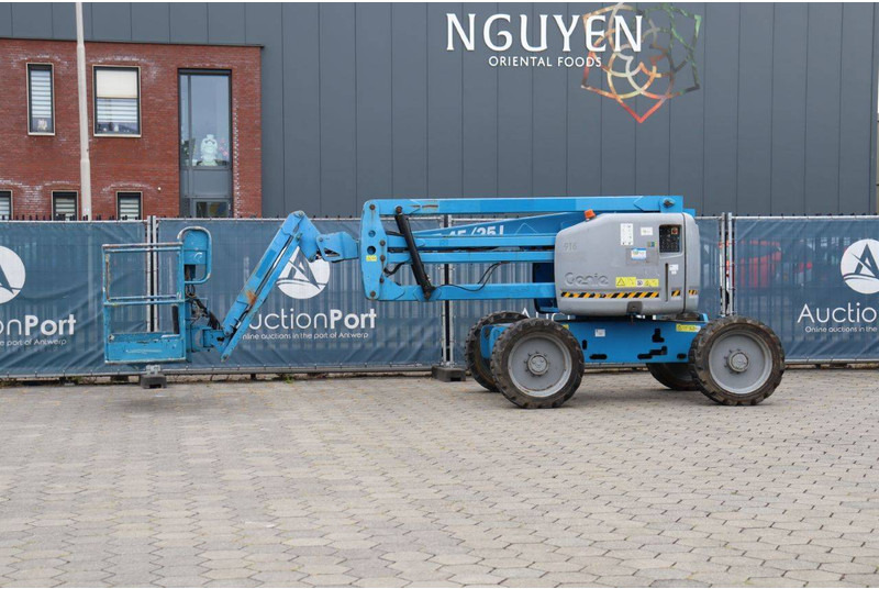 Genie Z-45/25J - Nacelle articulée: photos 1 Genie Z-45/25J - Nacelle articulée: photos 1