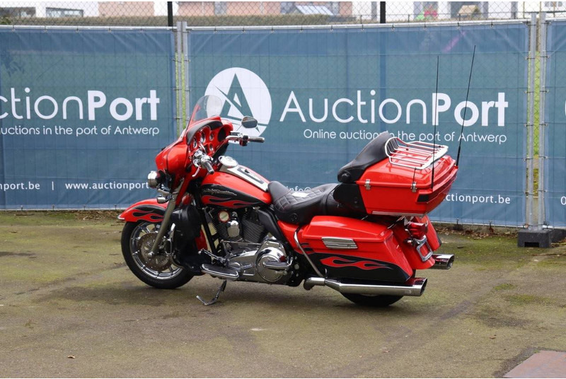 Harley-Davidson Ultra Classic CVO - Motocyclette: photos 3 Harley-Davidson Ultra Classic CVO - Motocyclette: photos 3