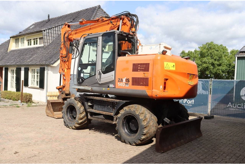 Hitachi ZX140W-3 - Pelle sur pneus: photos 4 Hitachi ZX140W-3 - Pelle sur pneus: photos 4