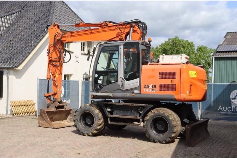 Hitachi ZX140W-3 - Pelle sur pneus: photos 3 Hitachi ZX140W-3 - Pelle sur pneus: photos 3