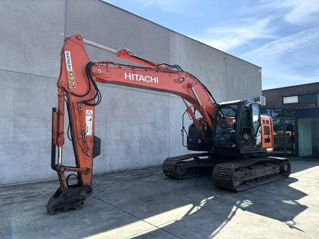 Hitachi ZX225USLC-6 - Pelle sur chenille: photos 1 Hitachi ZX225USLC-6 - Pelle sur chenille: photos 1