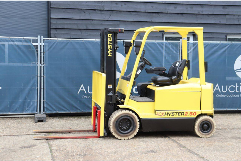 Hyster J2.50XM - Chariot élévateur électrique: photos 1 Hyster J2.50XM - Chariot élévateur électrique: photos 1