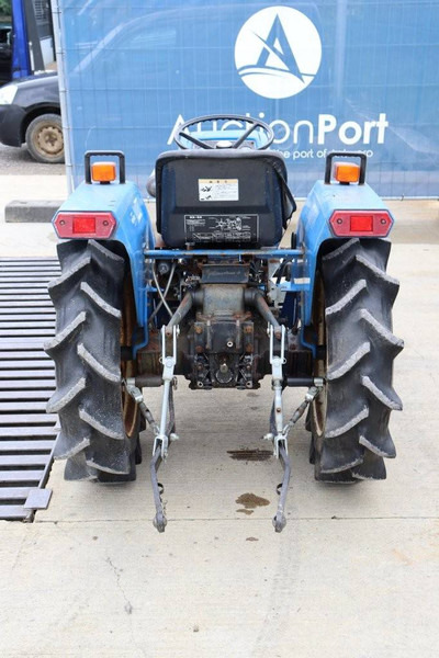 Iseki TU1700 - Tracteur agricole: photos 5 Iseki TU1700 - Tracteur agricole: photos 5
