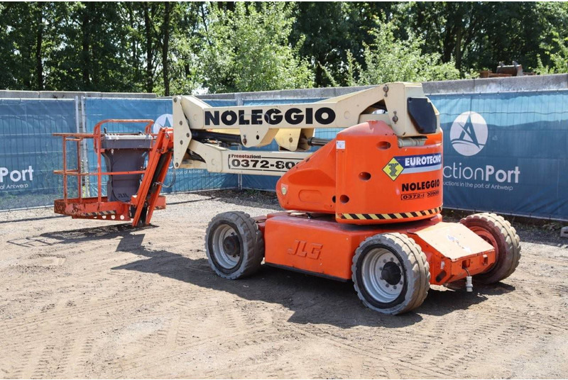 JLG E450AJ - Nacelle articulée: photos 4 JLG E450AJ - Nacelle articulée: photos 4