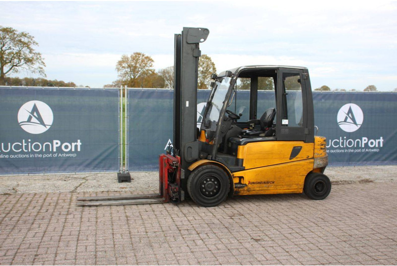 Jungheinrich EFG 540 - Chariot élévateur électrique: photos 1 Jungheinrich EFG 540 - Chariot élévateur électrique: photos 1