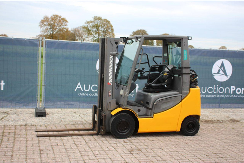 Jungheinrich TFG 320s - Chariot élévateur à gaz: photos 1 Jungheinrich TFG 320s - Chariot élévateur à gaz: photos 1