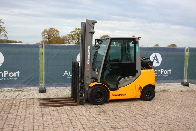 Jungheinrich TFG 435s - Chariot élévateur à gaz: photos 1 Jungheinrich TFG 435s - Chariot élévateur à gaz: photos 1