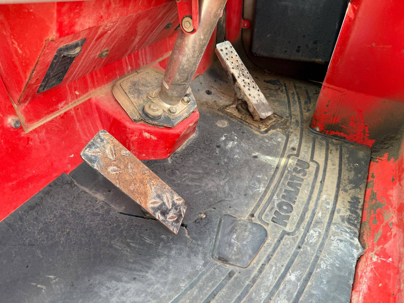 Komatsu WA70-5 - Chargeuse sur pneus: photos 5 Komatsu WA70-5 - Chargeuse sur pneus: photos 5