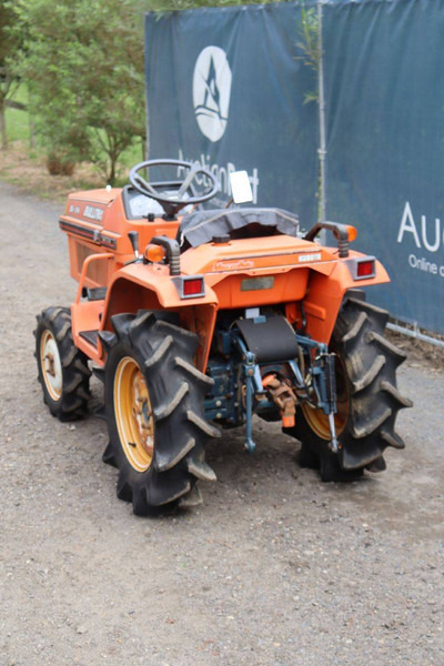 Kubota B1-14 Bulltra - Tracteur agricole: photos 4 Kubota B1-14 Bulltra - Tracteur agricole: photos 4