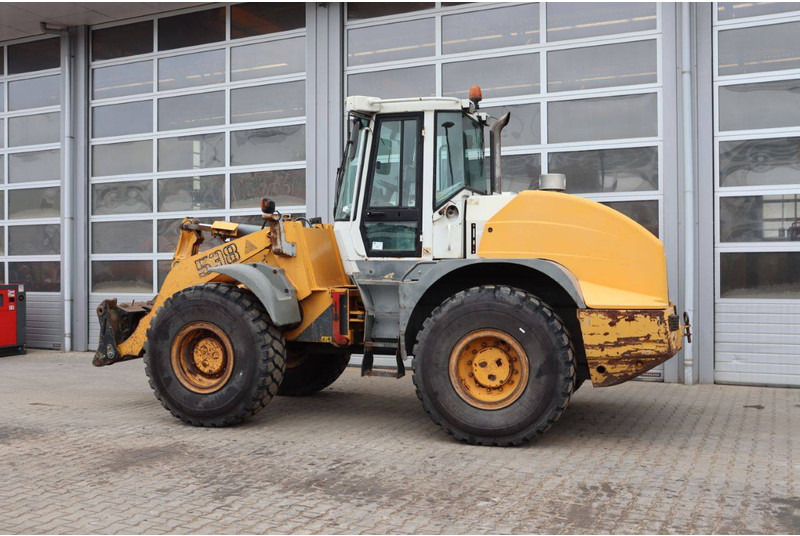 Liebherr L538 - Chargeuse sur pneus: photos 3 Liebherr L538 - Chargeuse sur pneus: photos 3