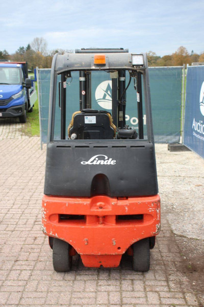 Linde E20/02 - Chariot élévateur électrique: photos 4 Linde E20/02 - Chariot élévateur électrique: photos 4