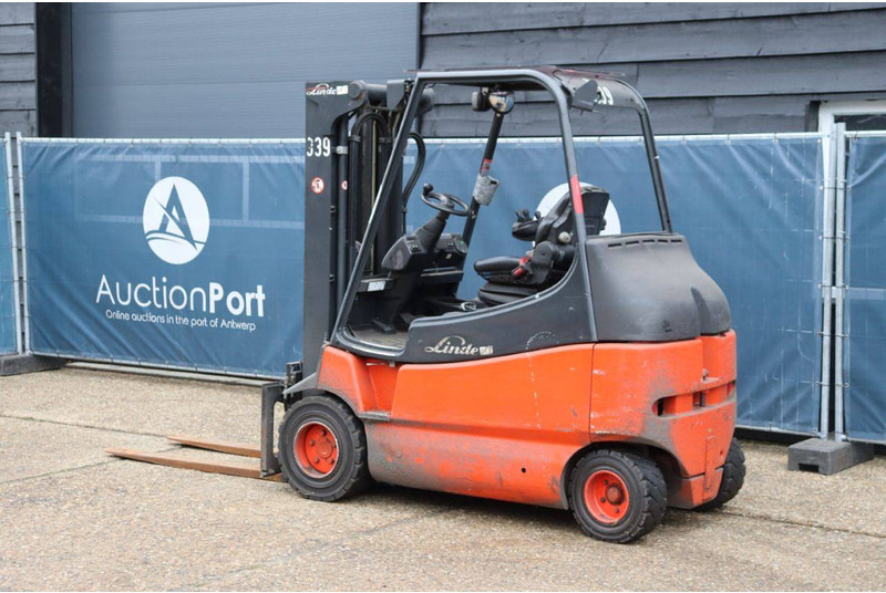 Linde E30 - Chariot élévateur électrique: photos 3 Linde E30 - Chariot élévateur électrique: photos 3