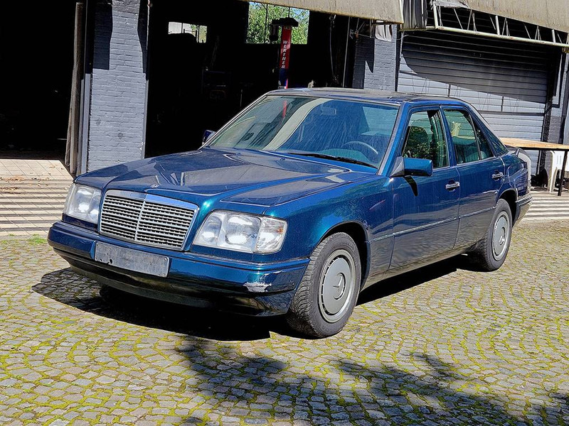 Mercedes-Benz E-Klasse 200D Automatic - Voiture: photos 1 Mercedes-Benz E-Klasse 200D Automatic - Voiture: photos 1