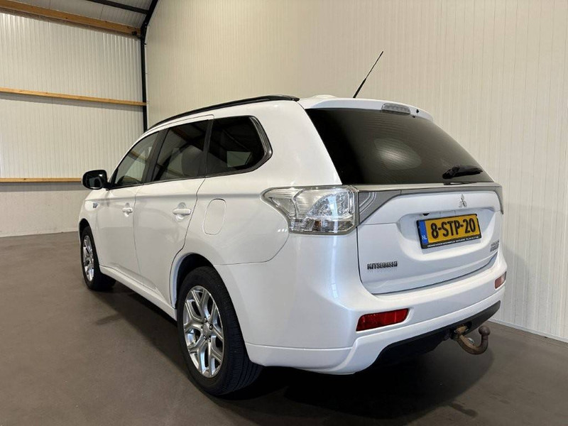 Mitsubishi Outlander PHEV SUV - SUV: photos 3 Mitsubishi Outlander PHEV SUV - SUV: photos 3