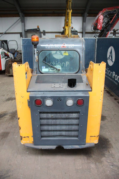 Mustang R135 - Chargeuse sur pneus: photos 4 Mustang R135 - Chargeuse sur pneus: photos 4