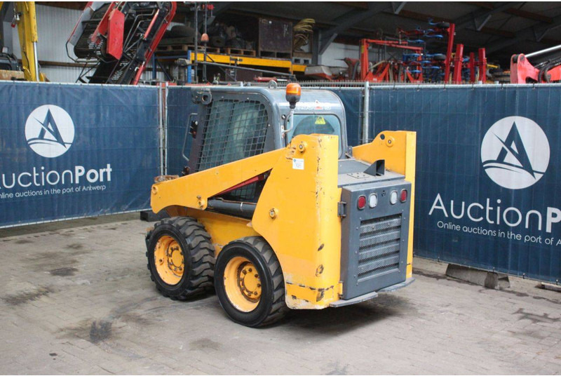 Mustang R135 - Chargeuse sur pneus: photos 3 Mustang R135 - Chargeuse sur pneus: photos 3