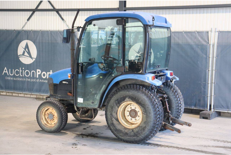 New Holland TC27D - Tracteur agricole: photos 3 New Holland TC27D - Tracteur agricole: photos 3