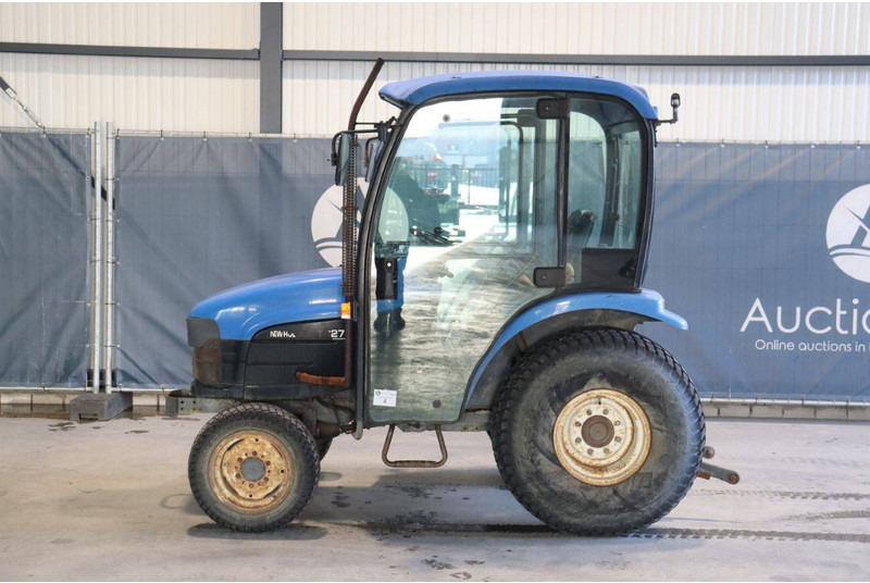 New Holland TC27D - Tracteur agricole: photos 2 New Holland TC27D - Tracteur agricole: photos 2
