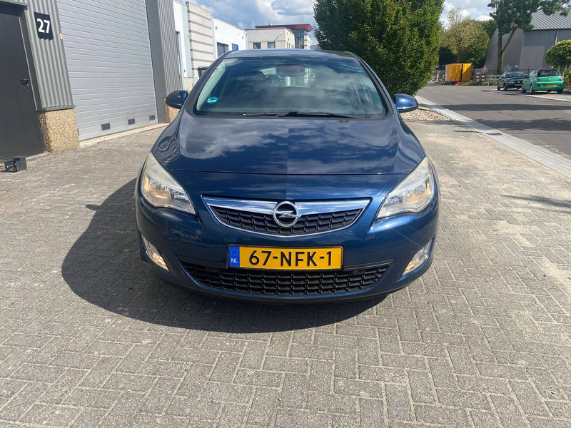 Opel Astra 1.6 - Berline: photos 4 Opel Astra 1.6 - Berline: photos 4