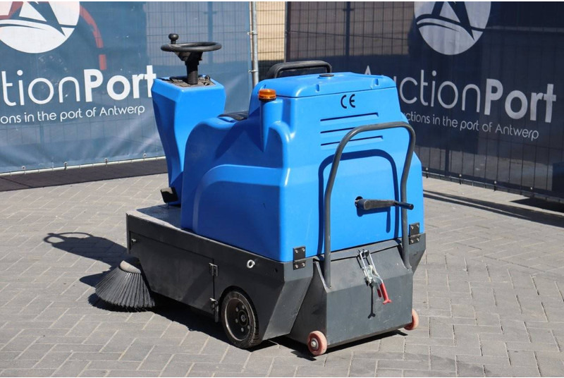 TENNANT industrial floor sweeper - Balayeuse de voirie: photos 3 TENNANT industrial floor sweeper - Balayeuse de voirie: photos 3