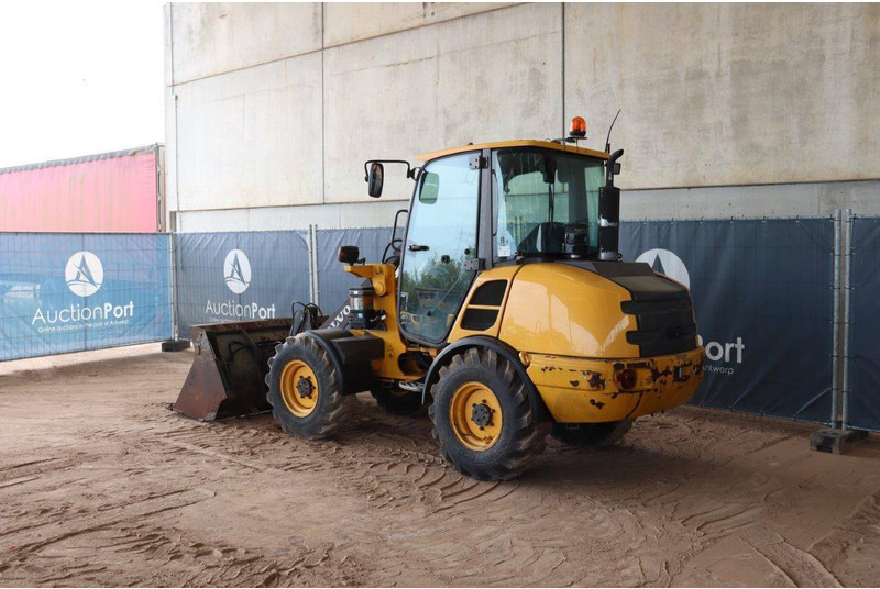 Volvo L25F-P - Chargeuse sur pneus: photos 3 Volvo L25F-P - Chargeuse sur pneus: photos 3