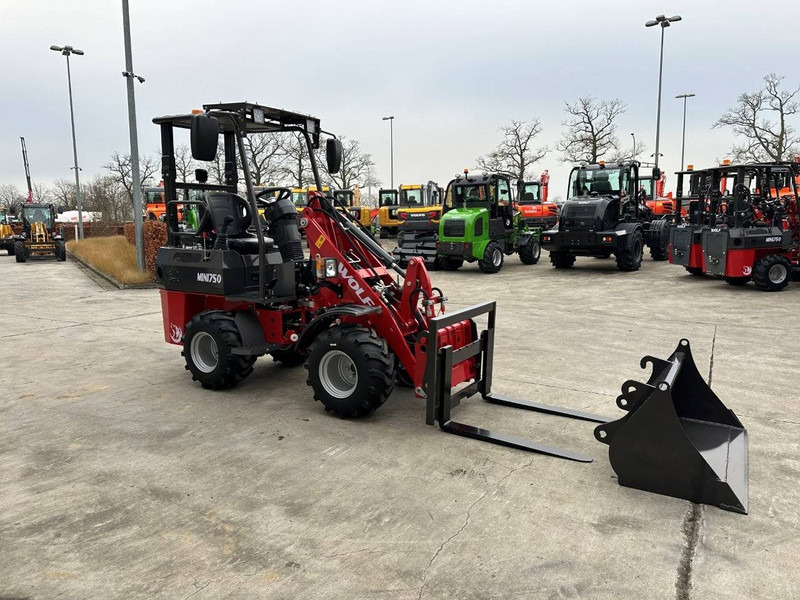 WOLF MINI 750 - Chargeuse sur pneus: photos 3 WOLF MINI 750 - Chargeuse sur pneus: photos 3