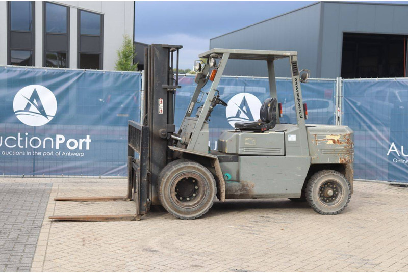 Yang FD-45IIP - Chariot élévateur diesel: photos 1 Yang FD-45IIP - Chariot élévateur diesel: photos 1