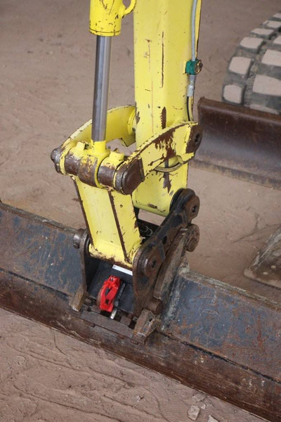 Pelle sur chenille Yanmar B25V: photos 17