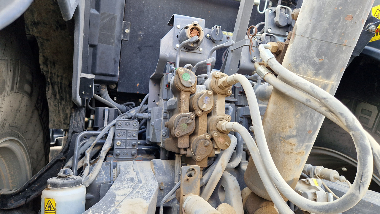 Tracteur agricole Massey Ferguson 8737: photos 14 Tracteur agricole Massey Ferguson 8737: photos 14