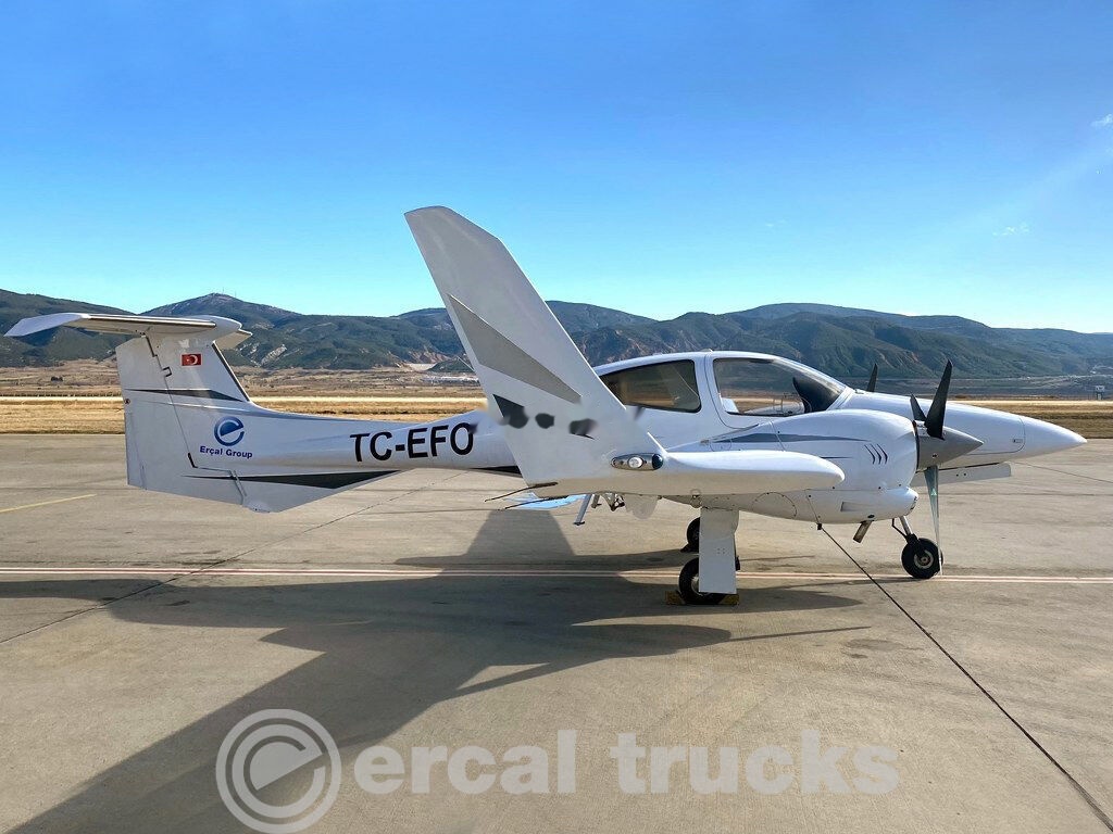 2008 Diamond DA42 Twin Star-Airplane - Équipement aéroportuaire: photos 2 2008 Diamond DA42 Twin Star-Airplane - Équipement aéroportuaire: photos 2