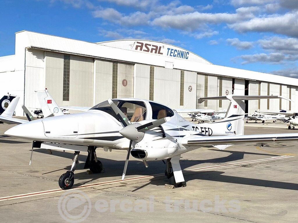 2008 Diamond DA42 Twin Star-Airplane - Équipement aéroportuaire: photos 1 2008 Diamond DA42 Twin Star-Airplane - Équipement aéroportuaire: photos 1