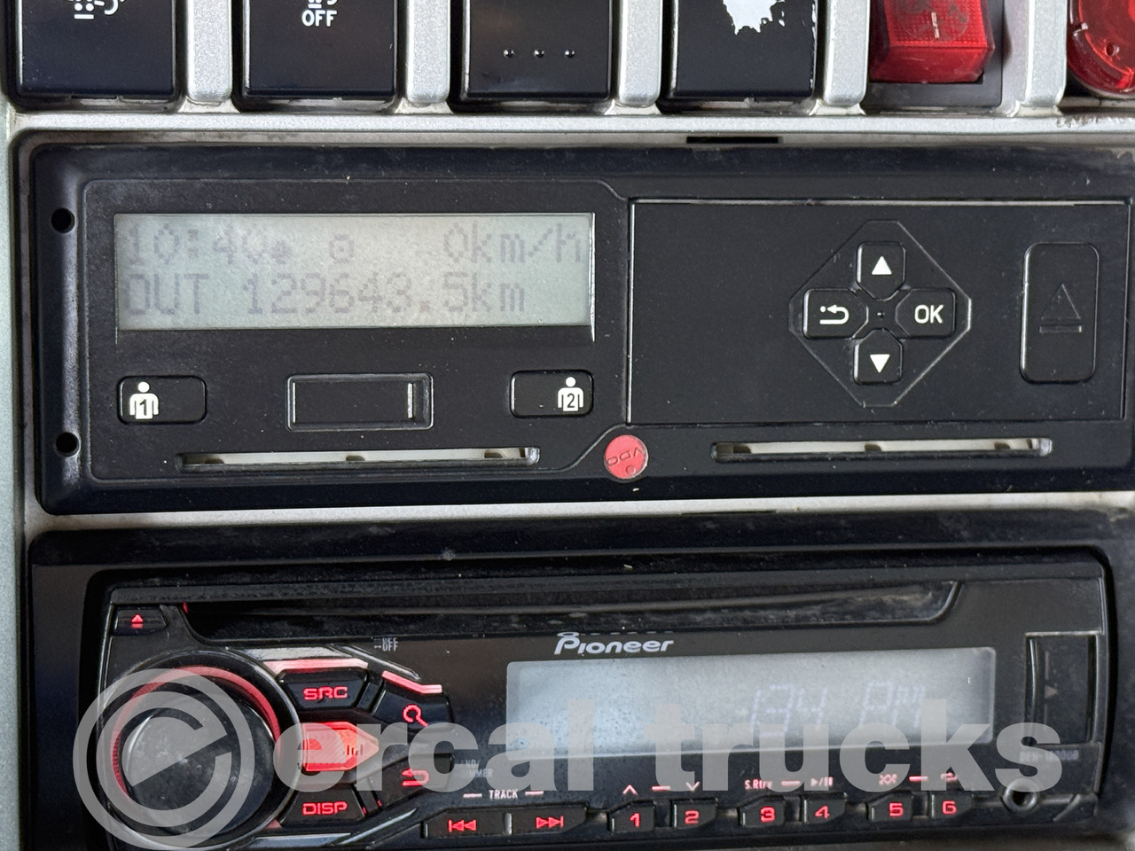 Camion benne FORD 2017 FORD CARGO 4142 D /  MANUAL-AC -EURO6-8X4-HARDOX TIPPER: photos 28