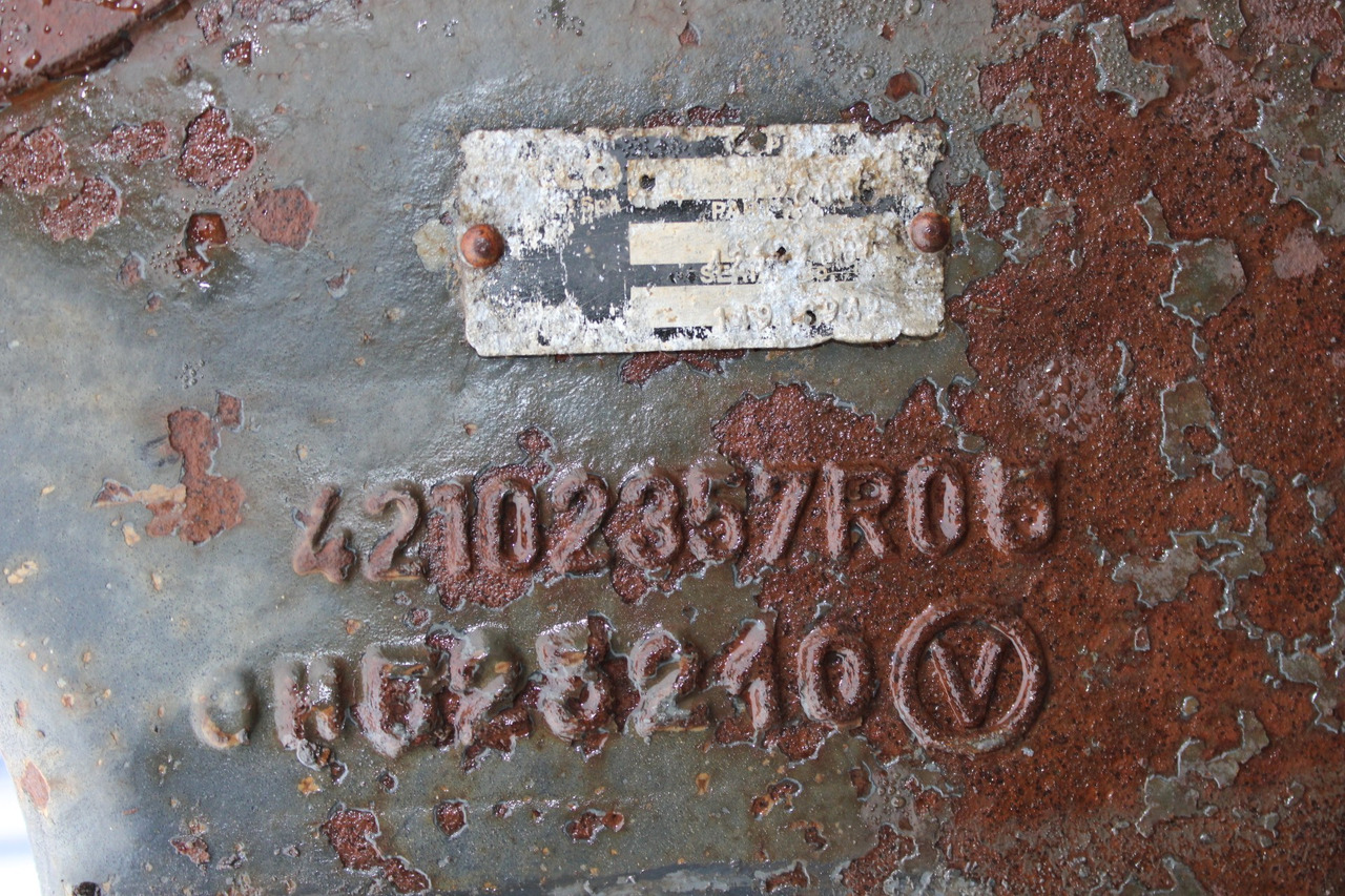 AXA SPATE INTERAXIALA IVECO TRAKKER 8X4 42102357 - Essieu arrière pour Camion: photos 2 AXA SPATE INTERAXIALA IVECO TRAKKER 8X4 42102357 - Essieu arrière pour Camion: photos 2