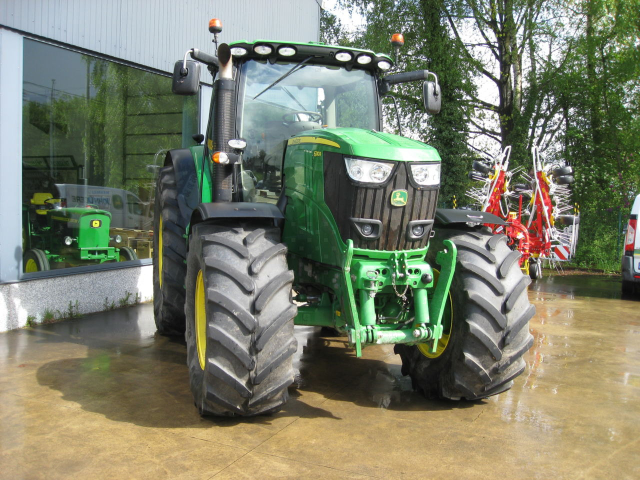 John Deere 6210R AUTOPOWER - Tracteur agricole: photos 1 John Deere 6210R AUTOPOWER - Tracteur agricole: photos 1