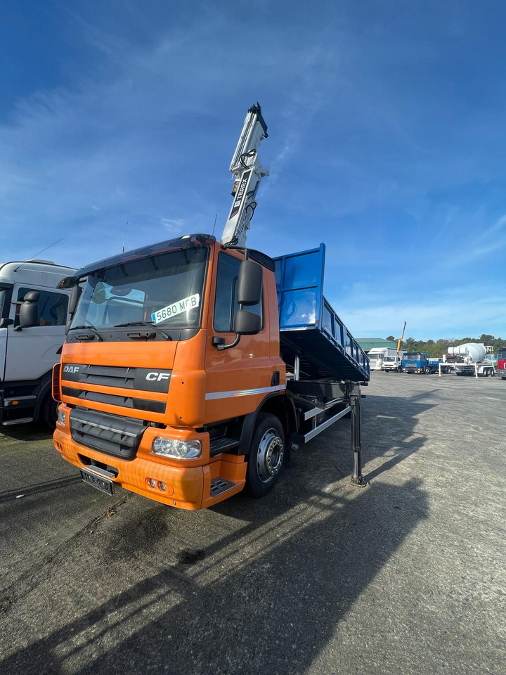 CAMION GRUA Y CAJA BASCULANTE DAF 65.250 - Camion benne, Camion grue: photos 1 CAMION GRUA Y CAJA BASCULANTE DAF 65.250 - Camion benne, Camion grue: photos 1