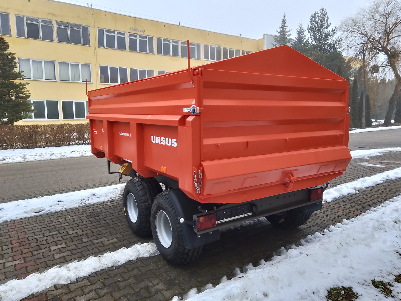 Ursus Przyczepa budowlana skorupa 7 t / Bauanhänger / строительный прицеп / Teiler - Remorque agricole: photos 2 Ursus Przyczepa budowlana skorupa 7 t / Bauanhänger / строительный прицеп / Teiler - Remorque agricole: photos 2