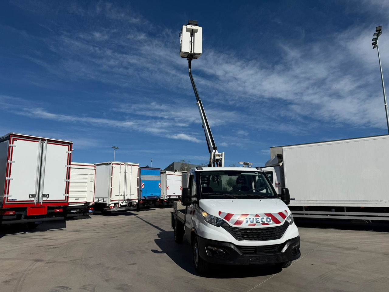 IVECO 35S14 Daily E6 (Basket) - Camion avec nacelle: photos 4 IVECO 35S14 Daily E6 (Basket) - Camion avec nacelle: photos 4