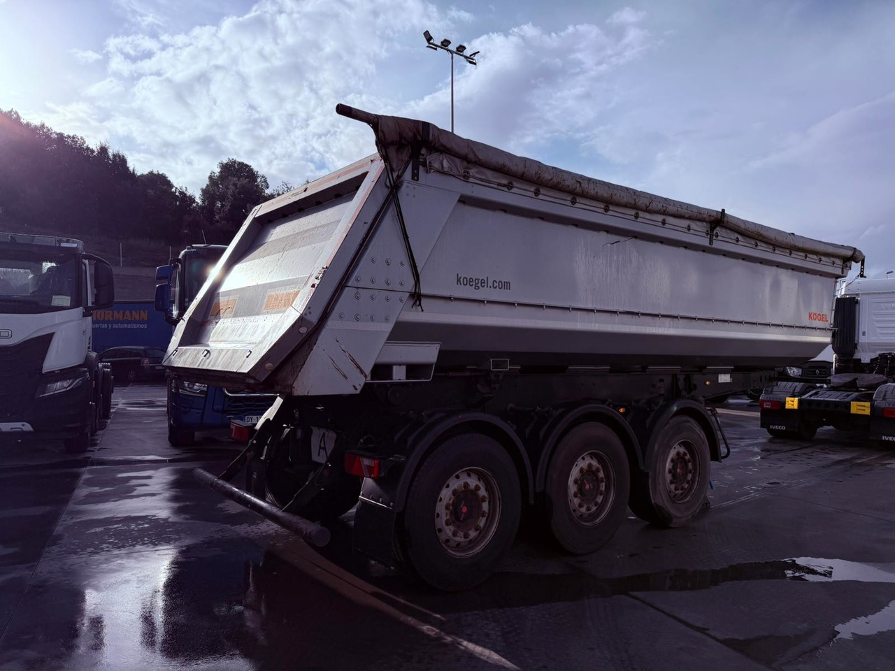 KOGEL SKM24 (Bathtub) - Semi-remorque benne: photos 3 KOGEL SKM24 (Bathtub) - Semi-remorque benne: photos 3
