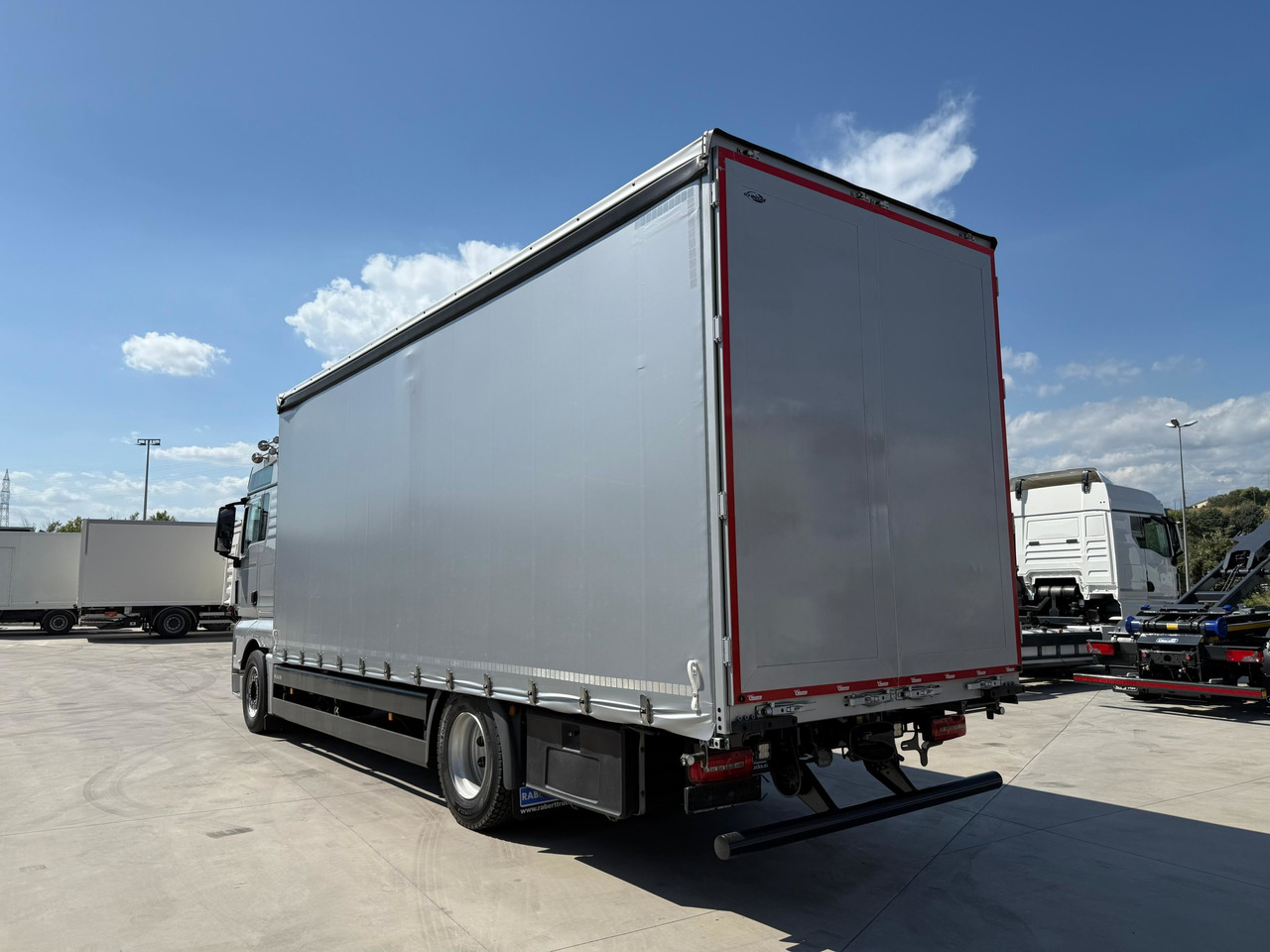 MAN 18.430 LL TGX E6 (Tauliner) - Camion à rideaux coulissants: photos 3 MAN 18.430 LL TGX E6 (Tauliner) - Camion à rideaux coulissants: photos 3