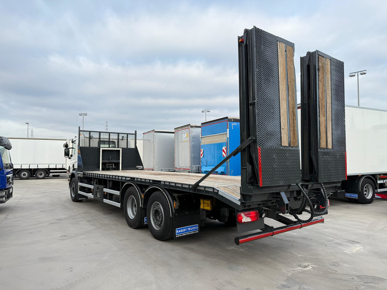 SCANIA P410 E6 (Machinery Carrier) - Camion porte-voitures: photos 4 SCANIA P410 E6 (Machinery Carrier) - Camion porte-voitures: photos 4