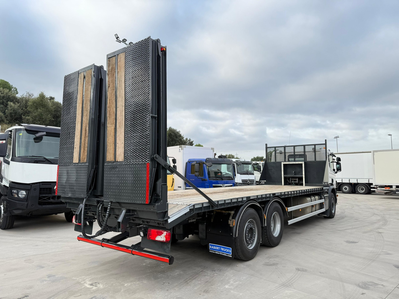 SCANIA P410 E6 (Machinery Carrier) - Camion porte-voitures: photos 3 SCANIA P410 E6 (Machinery Carrier) - Camion porte-voitures: photos 3