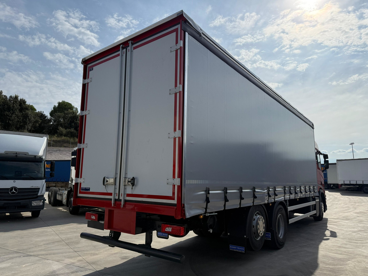 SCANIA R450 E6 (Tauliner) - Camion à rideaux coulissants: photos 3 SCANIA R450 E6 (Tauliner) - Camion à rideaux coulissants: photos 3