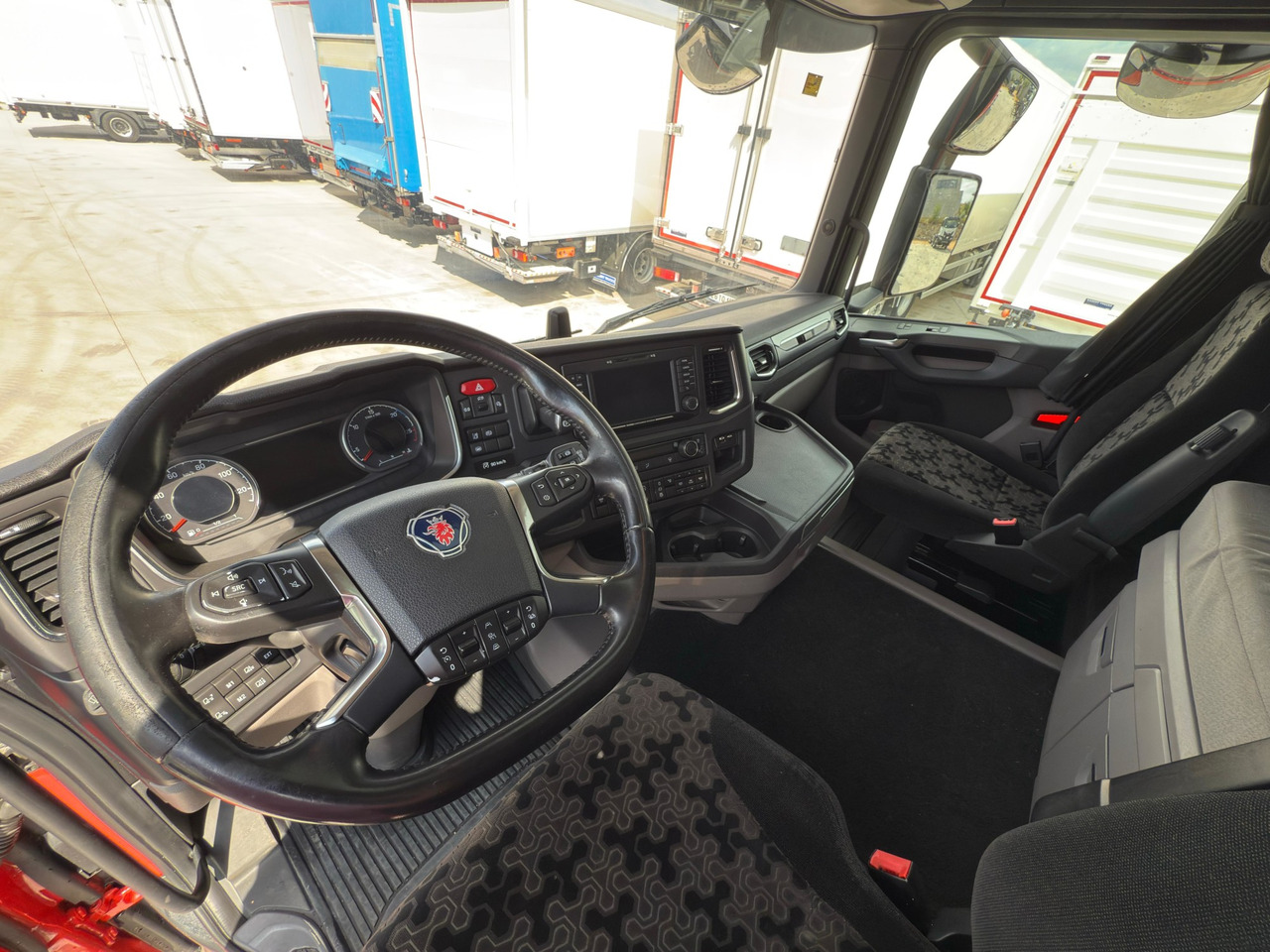 SCANIA R450 E6 (Tauliner) - Camion à rideaux coulissants: photos 5 SCANIA R450 E6 (Tauliner) - Camion à rideaux coulissants: photos 5