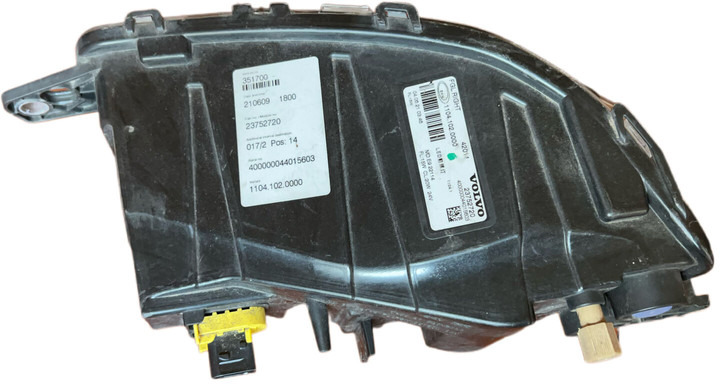 Volvo 2022 FGL right - Feu anti-brouillard: photos 2 Volvo 2022 FGL right - Feu anti-brouillard: photos 2