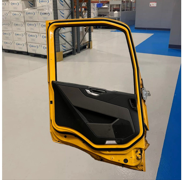 Volvo FM left doors (2021-2024) - Portière et pièces: photos 2 Volvo FM left doors (2021-2024) - Portière et pièces: photos 2