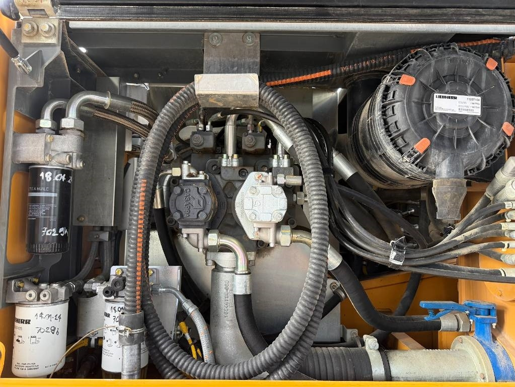 Pelle de démolition Liebherr R922 LC car dismantler: photos 32 Pelle de démolition Liebherr R922 LC car dismantler: photos 32