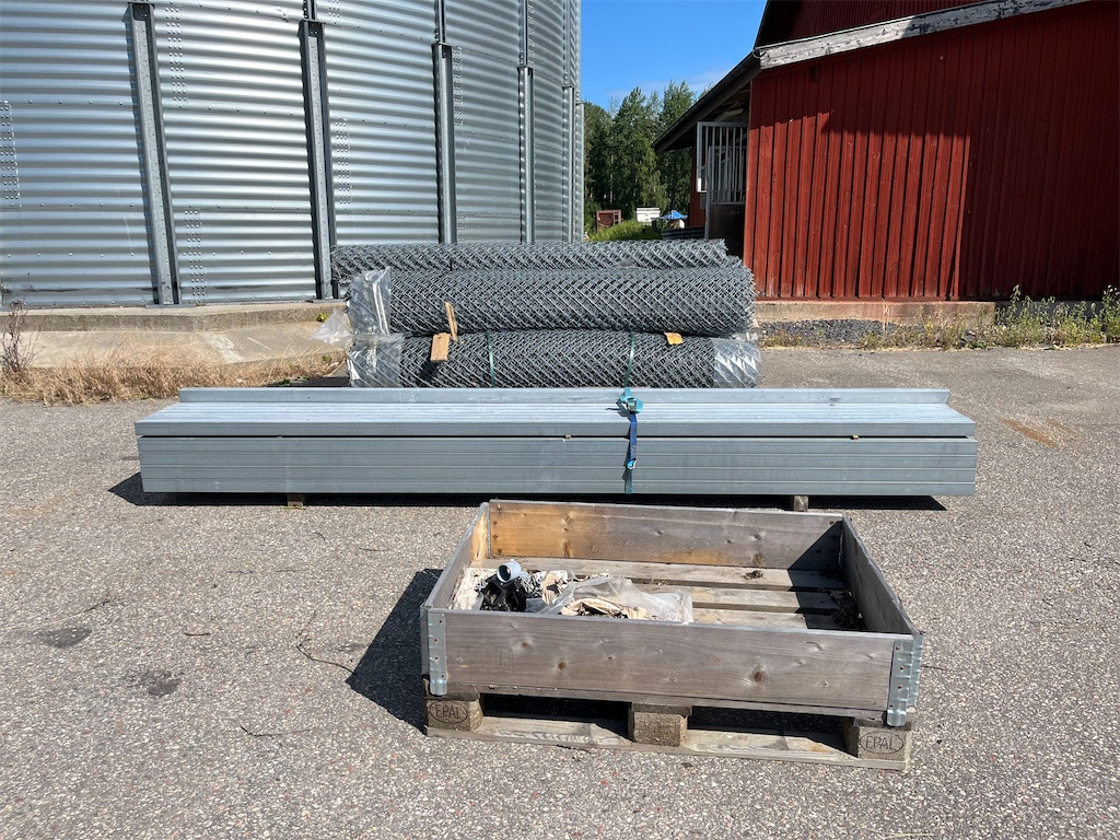 100 meter stängsel med stolpar - Matériel de chantier: photos 2 100 meter stängsel med stolpar - Matériel de chantier: photos 2