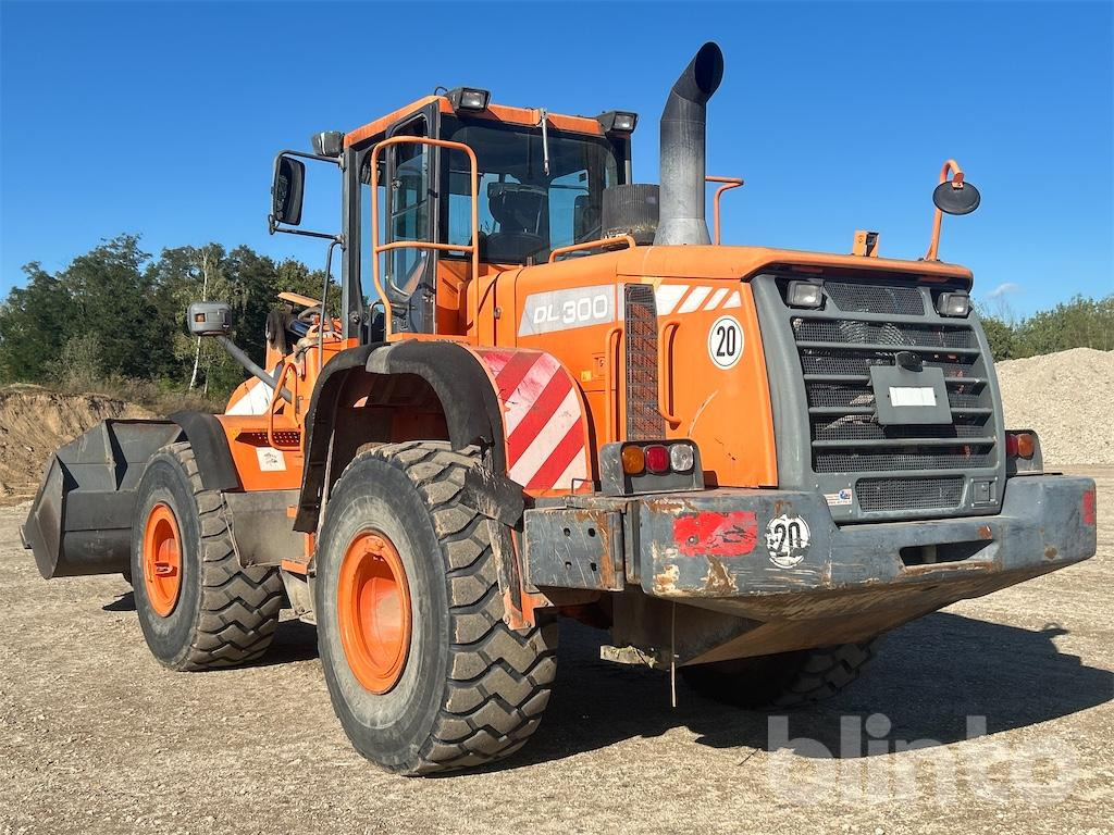 Doosan DL 300 (2012) - Chargeuse sur pneus: photos 3 Doosan DL 300 (2012) - Chargeuse sur pneus: photos 3