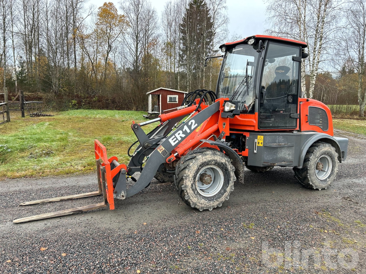 Everun ER12 med gafflar och planeringskopa - Chargeuse sur pneus: photos 1 Everun ER12 med gafflar och planeringskopa - Chargeuse sur pneus: photos 1